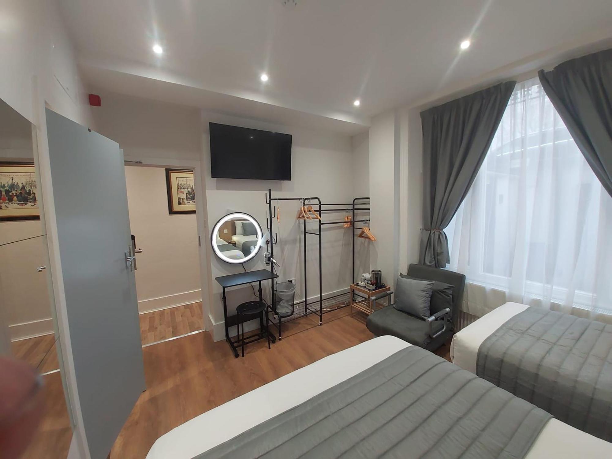 Falcon Hotel Лондон Екстер'єр фото