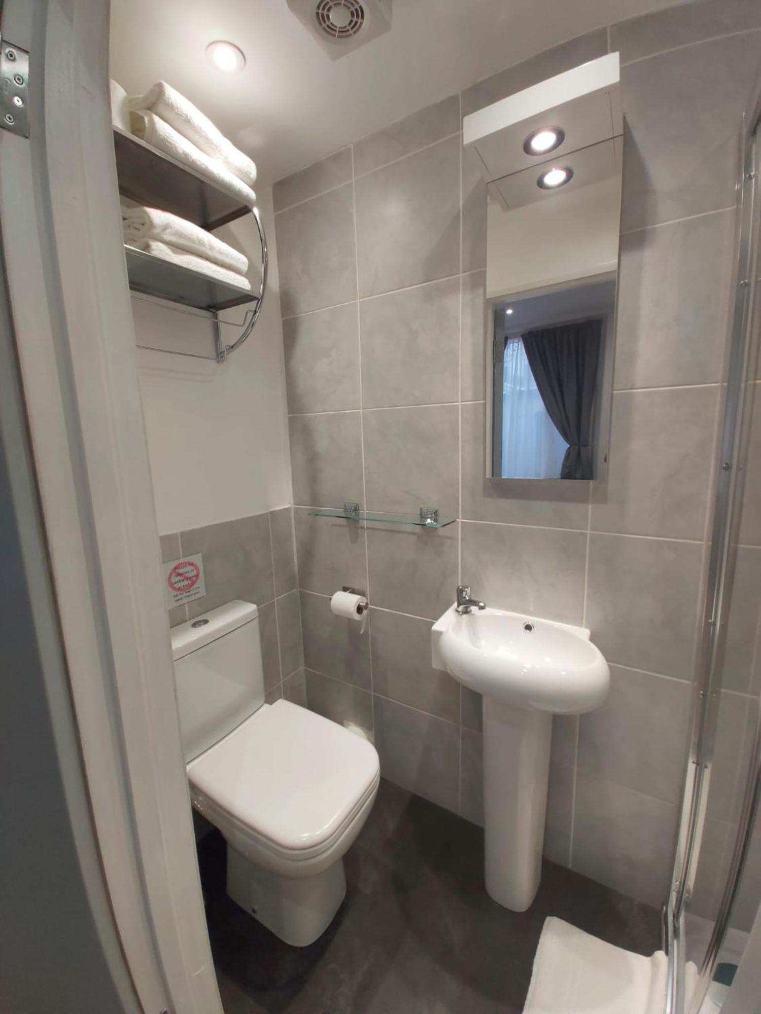 Falcon Hotel Лондон Екстер'єр фото